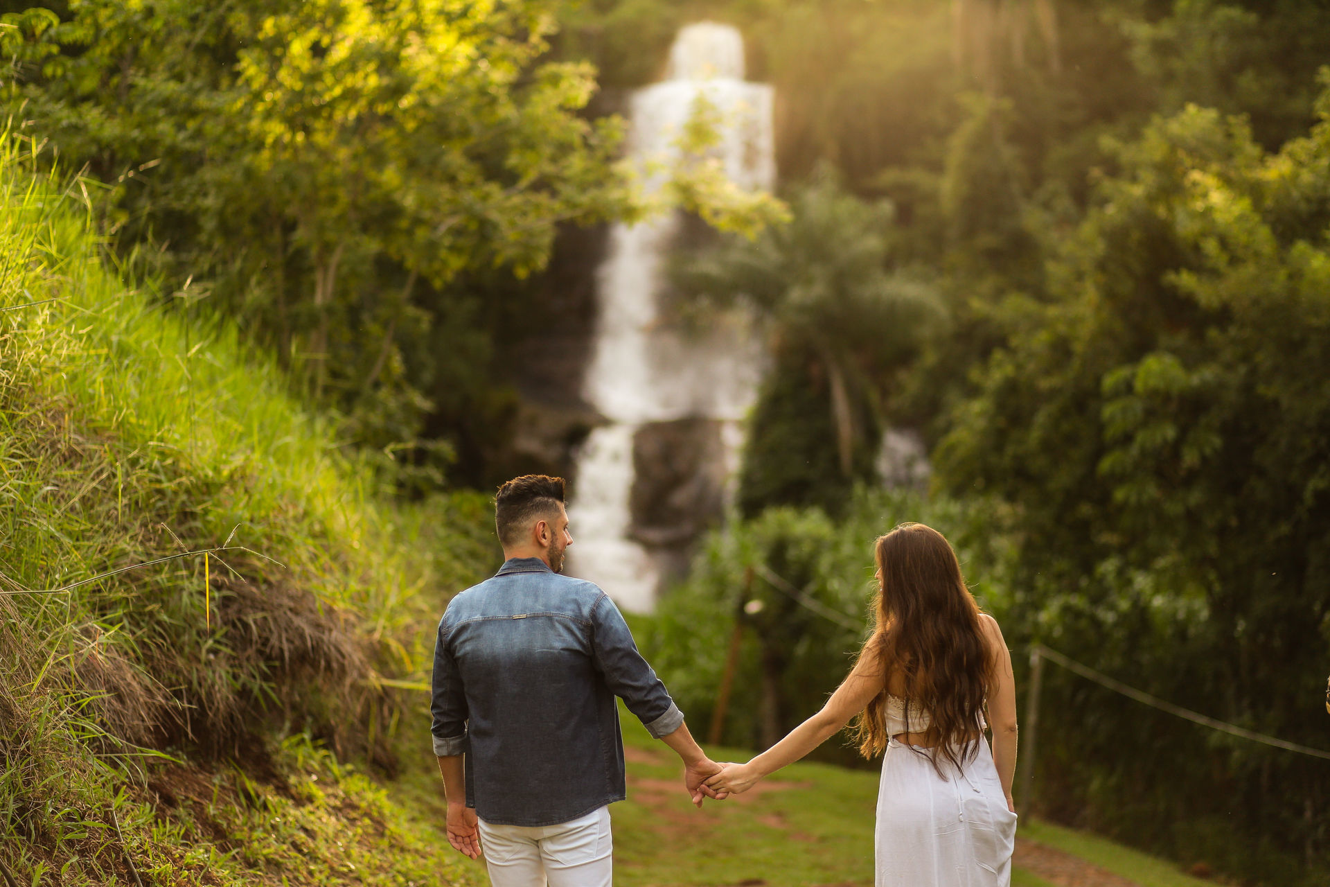 Cachoeira Queda d'água Araguari MG -  Ensaio Pre Wedding- Casamento Gabi + Fábio