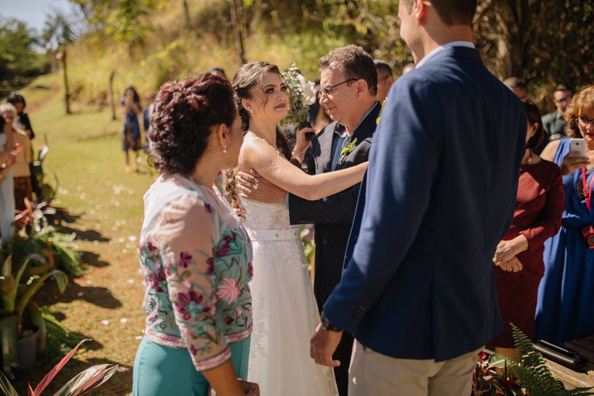 Foto Casamento na Cachoeira- Leticia + Mafran - Queda Dagua Araguari Foto Casamento na Cachoeira- Leticia + Mafran - Queda Dagua Araguari - Imagem 51