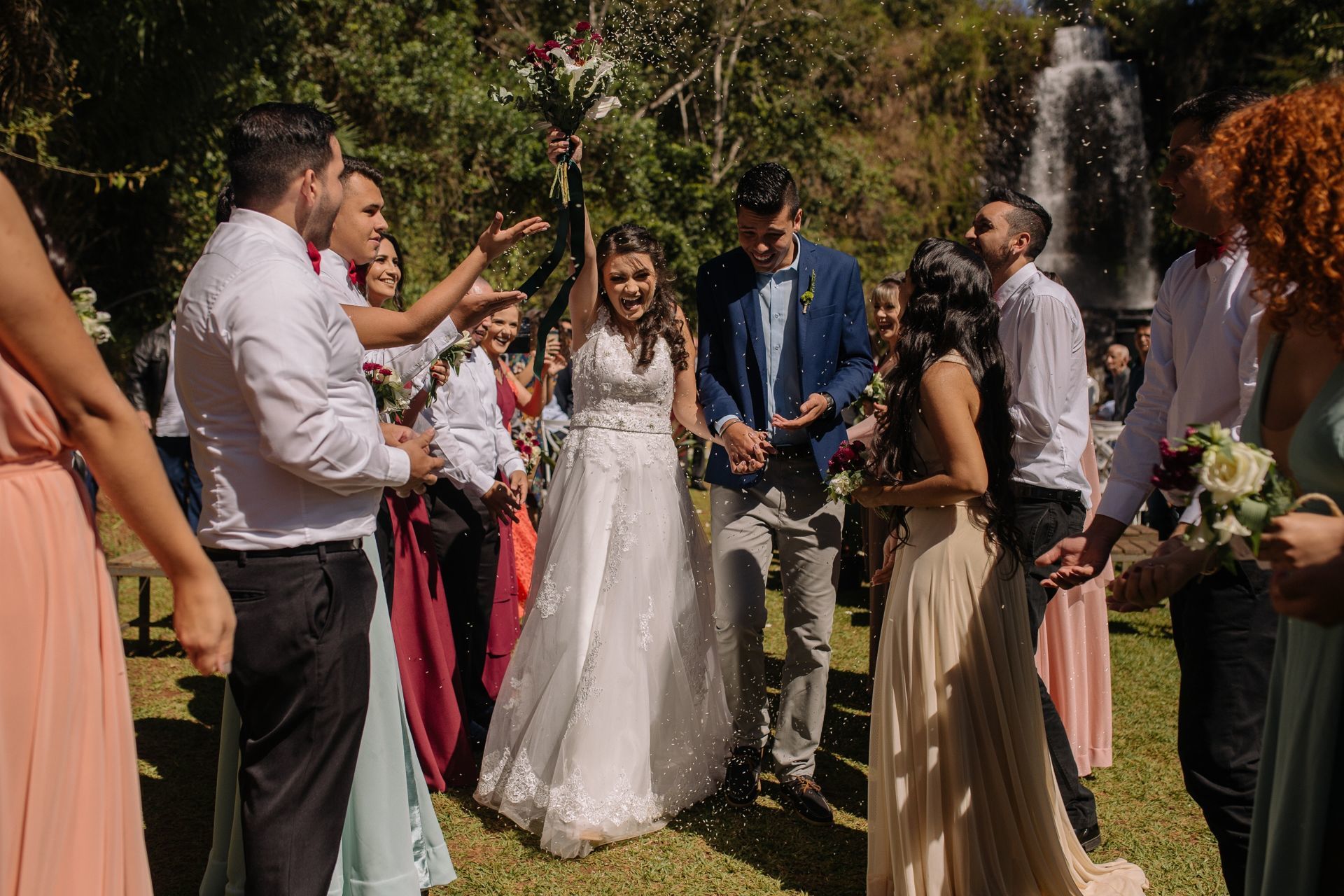Foto Casamento na Cachoeira- Leticia + Mafran - Queda Dagua Araguari Foto Casamento na Cachoeira- Leticia + Mafran - Queda Dagua Araguari - Imagem 90