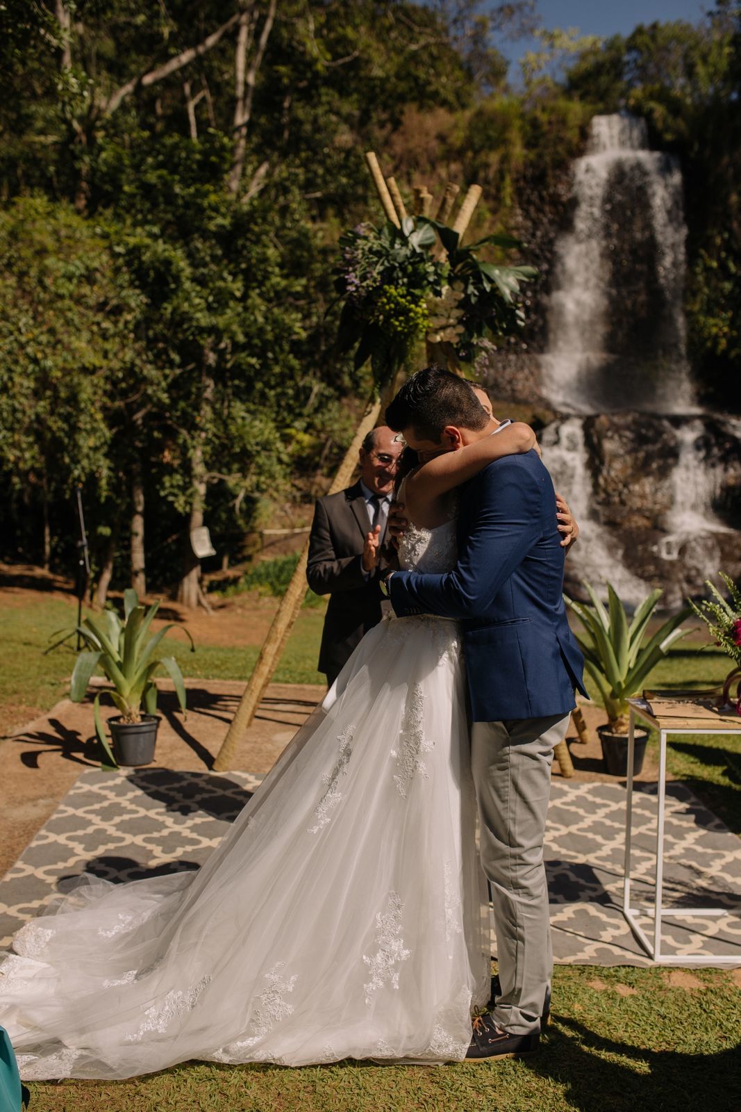 Foto Casamento na Cachoeira- Leticia + Mafran - Queda Dagua Araguari Foto Casamento na Cachoeira- Leticia + Mafran - Queda Dagua Araguari - Imagem 85