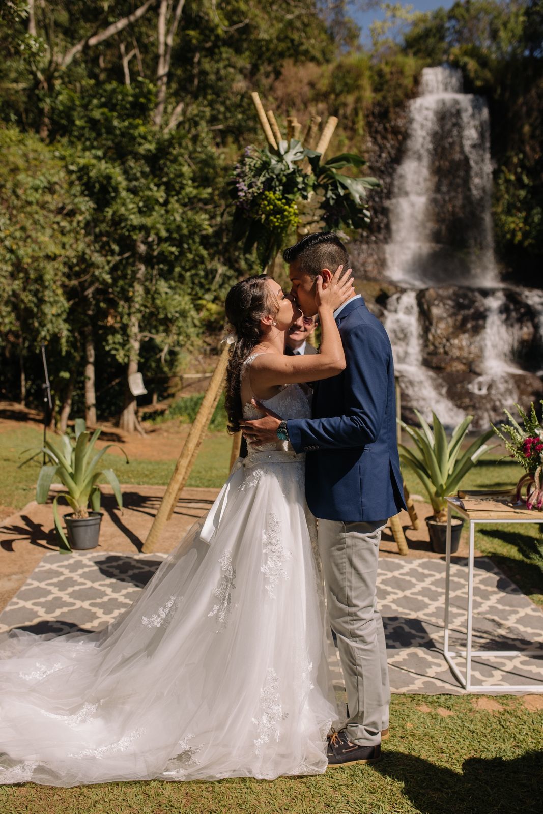 Foto Casamento na Cachoeira- Leticia + Mafran - Queda Dagua Araguari Foto Casamento na Cachoeira- Leticia + Mafran - Queda Dagua Araguari - Imagem 84