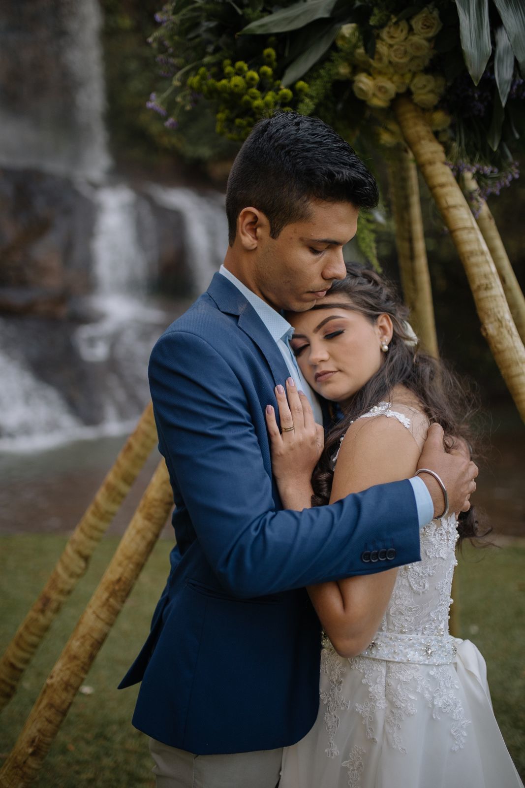 Foto Casamento na Cachoeira- Leticia + Mafran - Queda Dagua Araguari Foto Casamento na Cachoeira- Leticia + Mafran - Queda Dagua Araguari - Imagem 134
