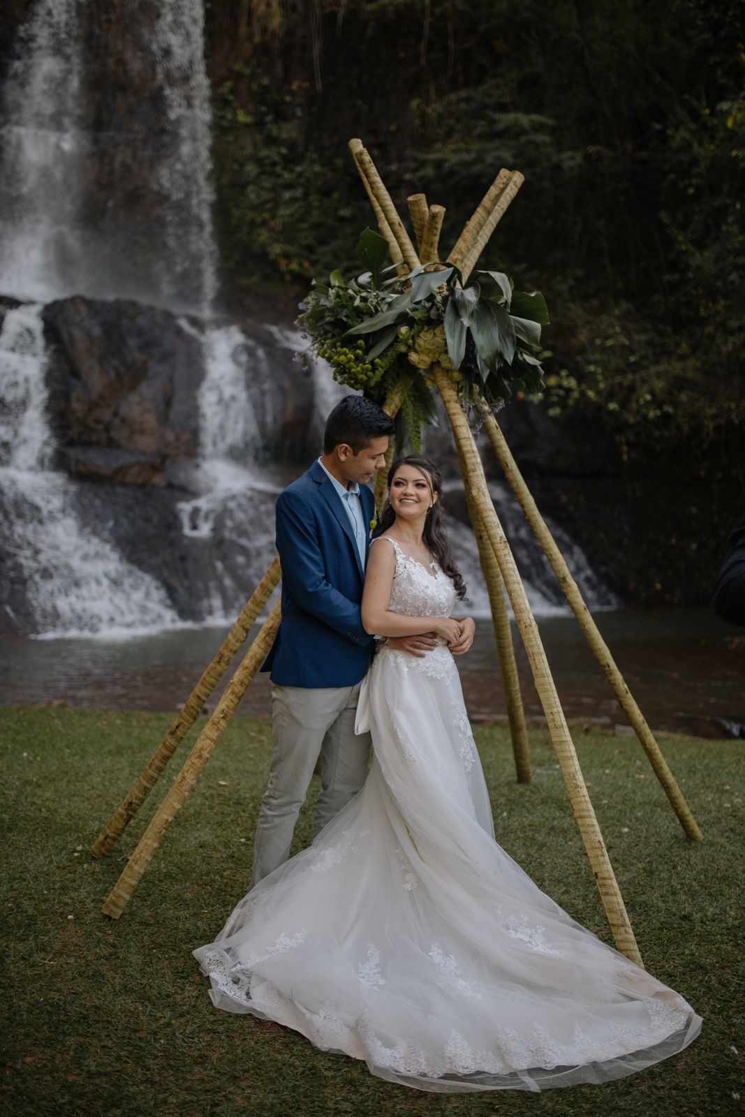 Foto Casamento na Cachoeira- Leticia + Mafran - Queda Dagua Araguari Foto Casamento na Cachoeira- Leticia + Mafran - Queda Dagua Araguari - Imagem 135
